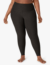 Load image into Gallery viewer, female model wearing beyond yoga leggings in darkest night color
